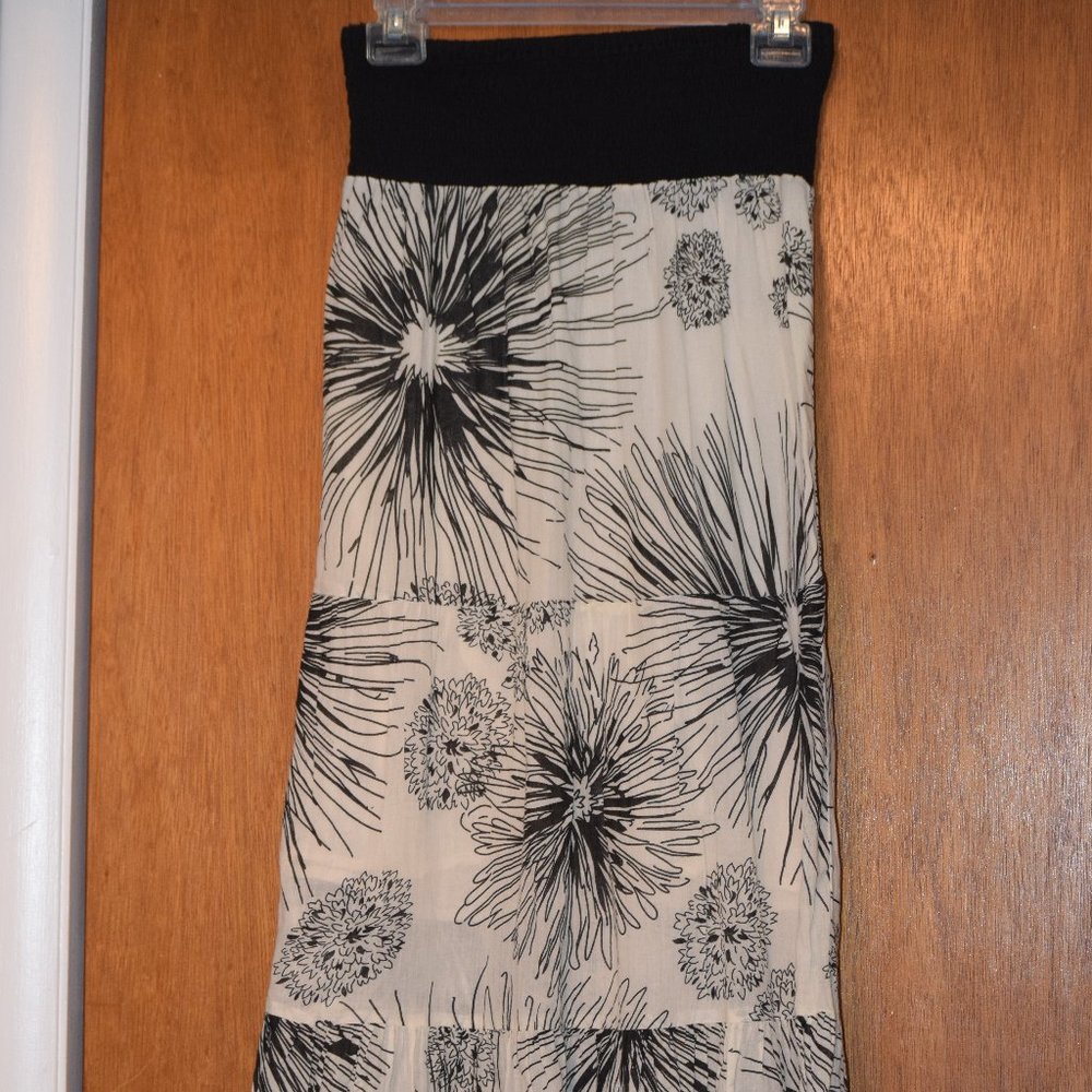 Womens Cream and Black Tiered Floral Maxi Skirt XS